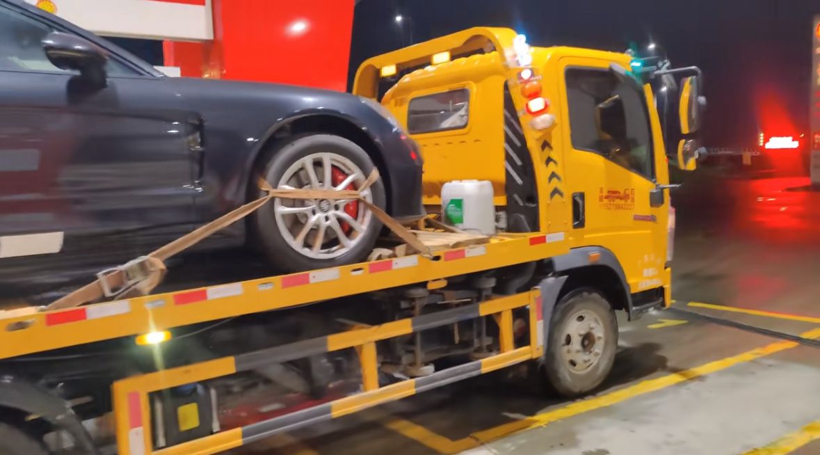 乐山行车途中遇到突发状况该如何呼叫道路救援？